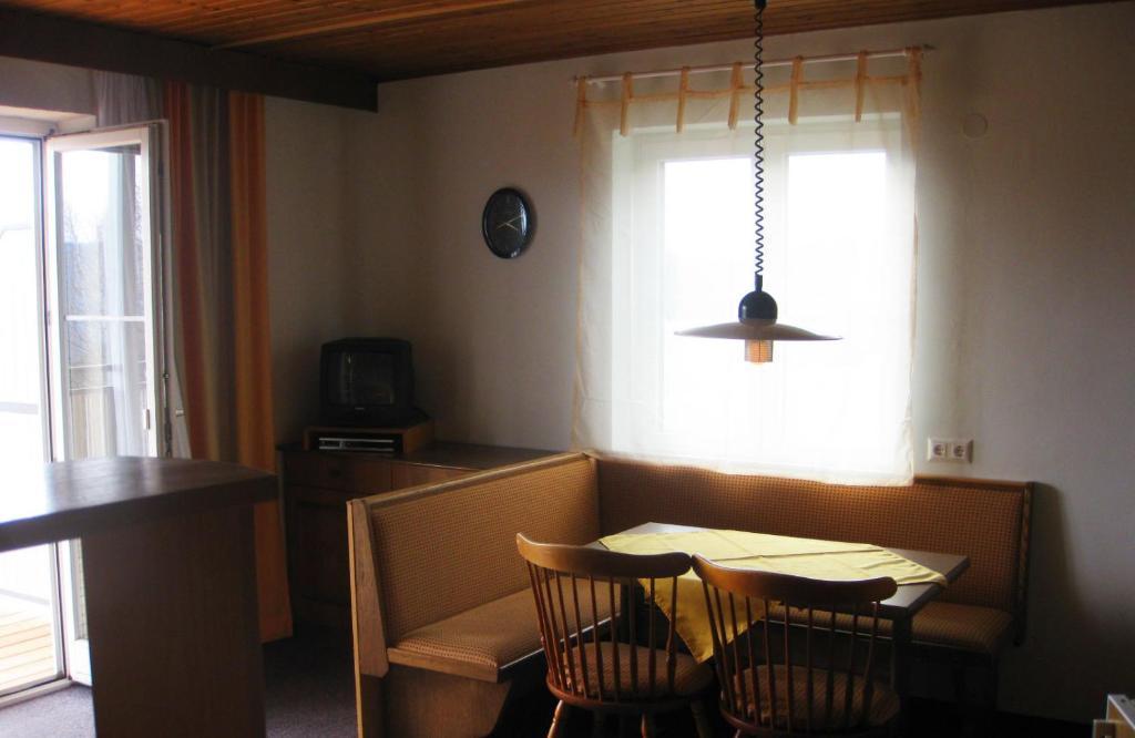 Edwards Apartment Мильстат Номер фото
